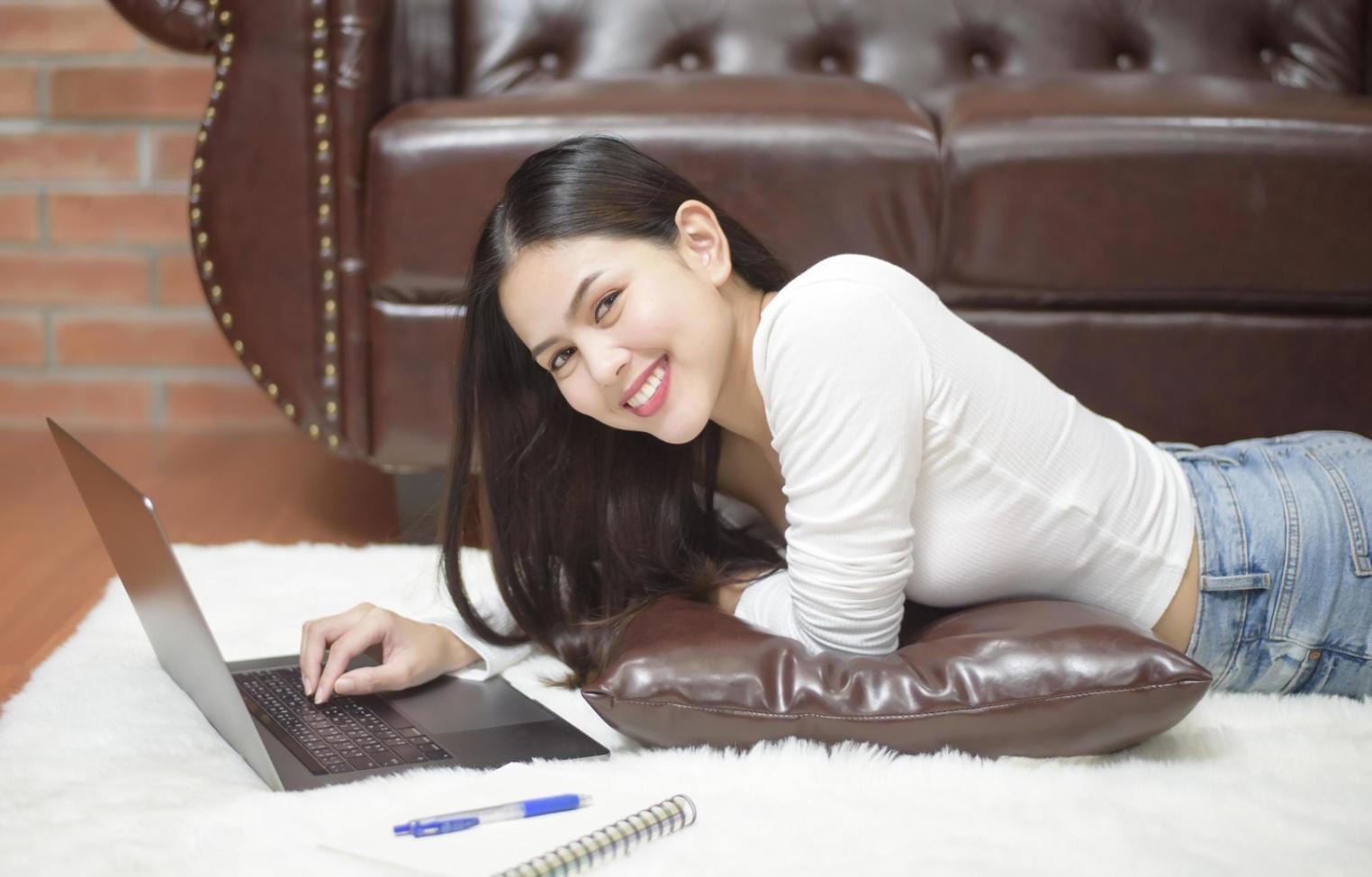 Financial planning workspace with calendar and charts
